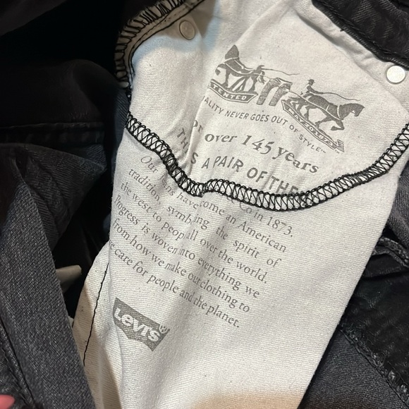 Levi’s - Picture 3 of 6
